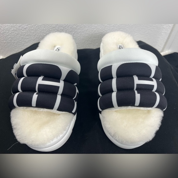 UGG Maxi Slide Logo Shoes / Slides / Platforms - White & Black - Women’s Size 7 - Picture 2 of 14